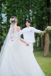 -喜爱高定婚纱摄影