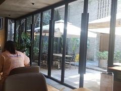 靠窗位-渝半城经典川粤菜(重庆天地店)