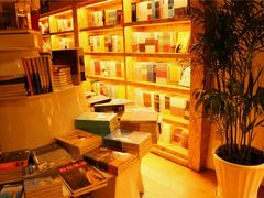 -新华里咖啡书吧(新华书店小寨店)