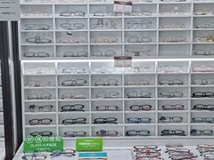 -视野联行眼镜•蔡司•依视路(温江店)