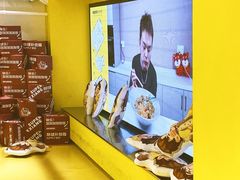 -咻啵翔翔零食基地(万达广场店)