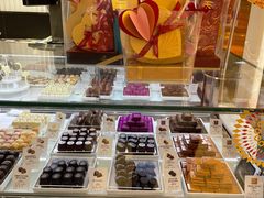 面包甜点陈列柜-GODIVA(王府井apm店)