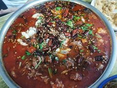 水煮牛肉拼田鸡-胖胖板凳面