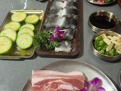 -围炉肉舍•炭烤活鳗•丹东海鲜烤肉(步行街店)
