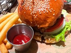 -三勾JJJ Burger&Coffee(梅溪湖店)