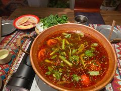 昆明寻甸酸菜牛肉火锅-云边嬢嬢·云南野料现摏火锅