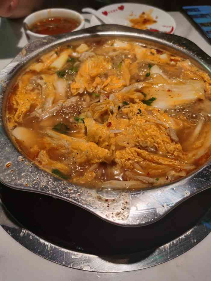 我们上了二楼之后,一直找,却找不到,后来一看说是在周先生烧烤类,我们