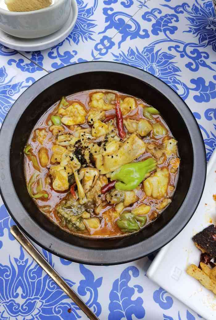 云海肴云南菜(国际广场店)-"我最爱的【招牌汽锅鸡】店里主打,喝汤太