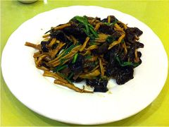 茶树菇炒木耳-大眼锅贴水饺(河东店)