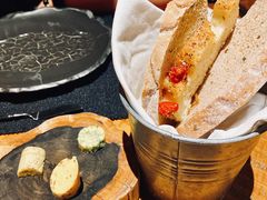 餐前包-AZUL by FUEL蓝色·法式酒馆(琶醍店)