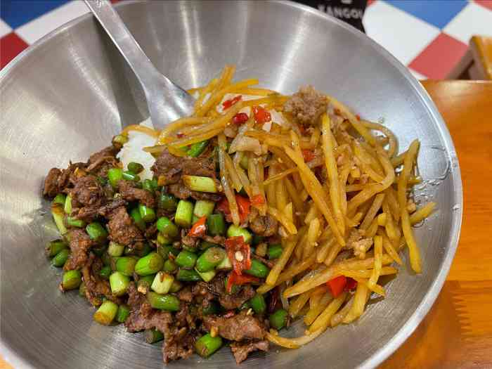 霸碗盖码饭(华创国际店)-"华创负一楼,麦当劳扶梯下去就看到了,新店.