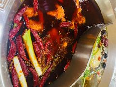 菌汤鸳鸯锅-春和饺子火锅