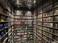 -钟书阁(群光广场店)