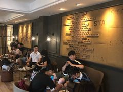 等位区-星巴克臻选(广州沙面店)