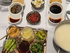 -红鼎豆捞·非遗鲍皇汤火锅(宝丰路店)