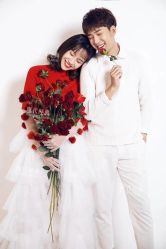 -现代经典婚纱摄影