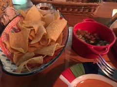 墨式玉米脆片配番茄粒粒沙拉-TEQO·Mexican food & Bar