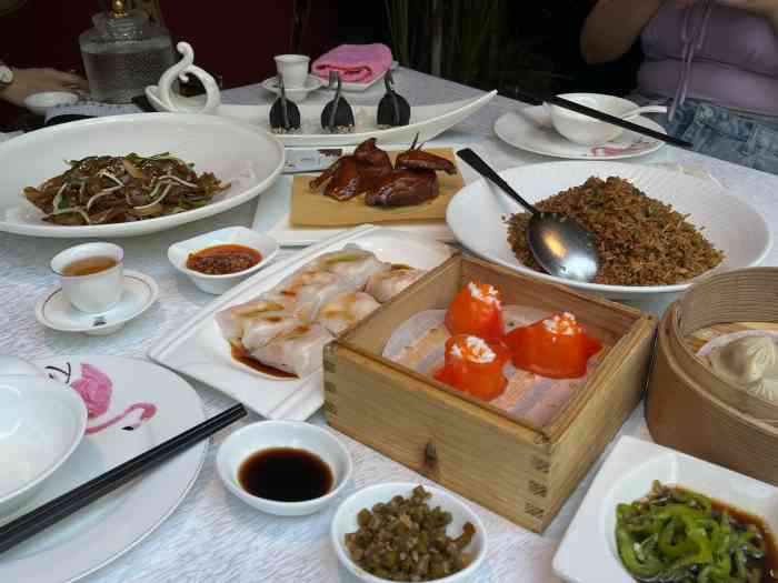 红顶食府(芜湖路店)-"前一天晚上跑完步在宿舍11点多饿的不行,.