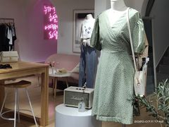 -nana showroom娜娜家服装店