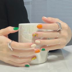 -悦指间美甲美睫