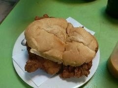 猪扒包-胜利茶餐室