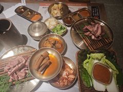 -草家酱蟹炭火烤肉店(珲春南路一店)