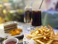 -Rabbit Cafe私房西餐甜点咖啡(栖霞路店)