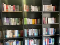 -钟书阁(松江泰晤士小镇店)