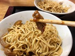-松树干拌面店