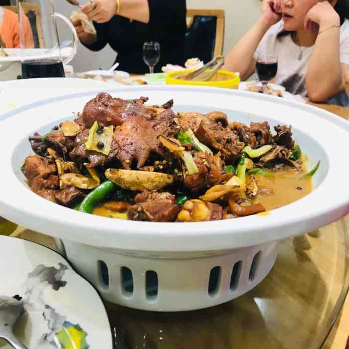 尚品家宴-"朋友请吃饭,定在了离我家近的尚品家宴.朋.