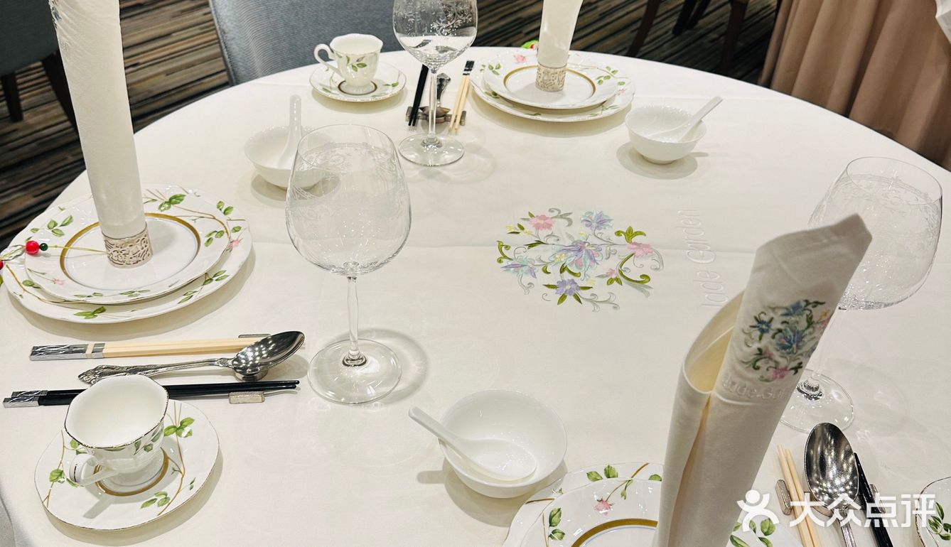 不愧是推荐即烧脆脆，BB猪🐷，京城能吃到的[调皮]烤乳猪的天花板