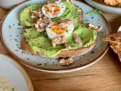 牛油果煮蛋吐司-RAC BAR(安福路店)