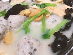 浓汤腐竹鱼丸-龙记烧腊茶餐厅(常德路店)