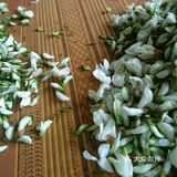 又是槐花 包饺子 蒸麦饭 反正农民卖的超新鲜啊