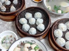 荠菜鲜肉小笼包-曼曼汤包(建国西路店)