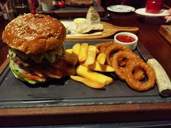 -恰餐厅及酒吧 CHAR Bar & Grill (北京丽都皇冠假日店)