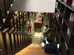 -钟书阁(松江泰晤士小镇店)