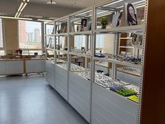 -无奔眼镜·蔡司·依视路授权店(朝阳大悦城店)