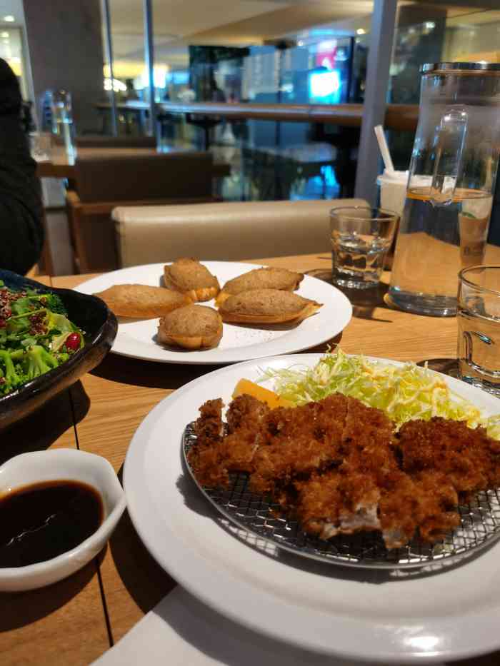 爵士屋(颐堤港购物中心店)-"点了个铁板黄油玉米,全是洋葱,葱味特别大