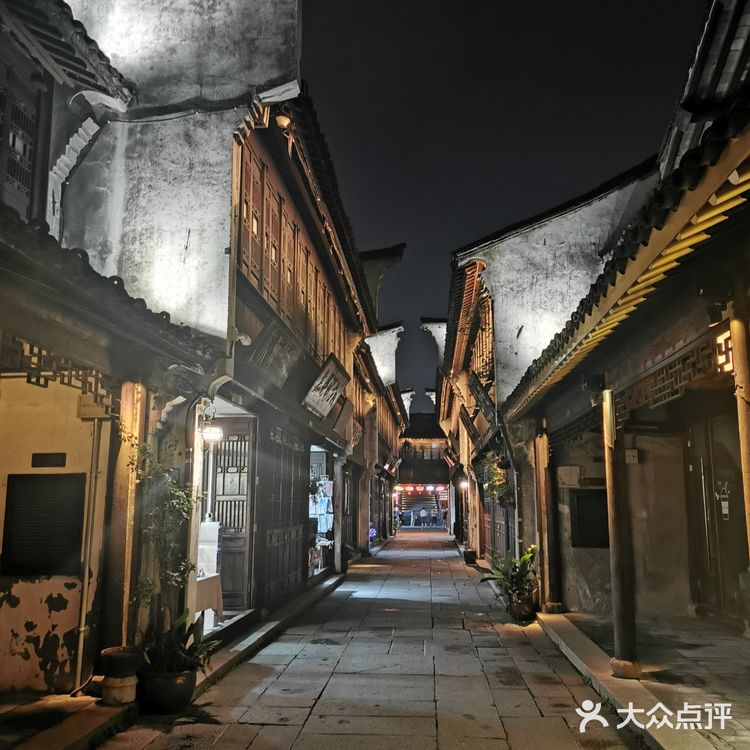 「月河历史街区」和苏州的平江路，无锡的南长街