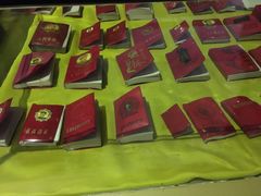 -毛泽东像章珍藏馆