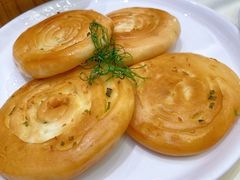 传统葱油饼-万龙洲海鲜(大兴绿地缤纷城店)