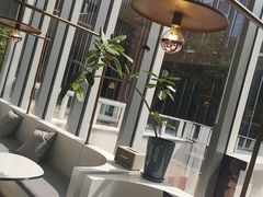 靠窗位-EVERNAKED裸蛋糕(SOHO天山店)