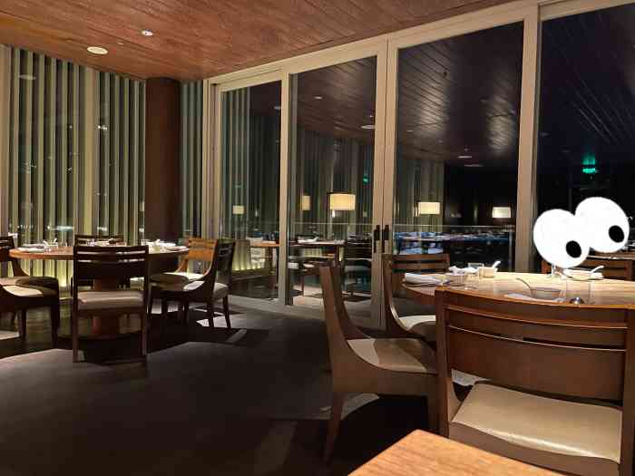 三亚艾迪逊酒店·鲜海 xian hai-"[薄荷]环境:在艾迪逊酒店内人工湖的