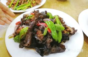 Mushroom and Wood Ear Mushroom Stir-fry
