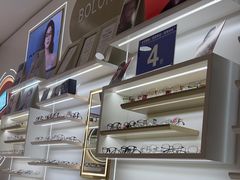 -美式眼镜·授权蔡司.依视路.尼康.豪雅.明月(南翔印象城店)