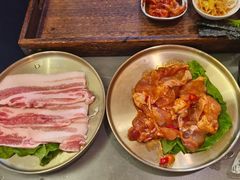 -围炉肉舍•炭烤活鳗•丹东海鲜烤肉(步行街店)