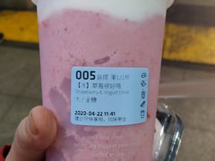 草莓很好喝-瑞幸咖啡(东直门枢纽店)