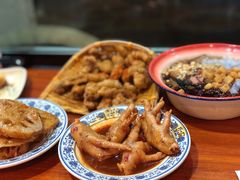 -爆炸头阿姨小四川正宗川味小吃(无任何分店)