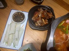 -野山舂·贵州现舂酸汤火锅(鸿通城店)